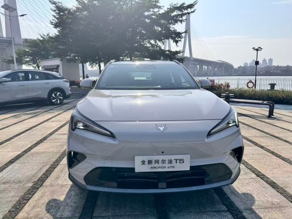 配资公司电话 15万级SUV享NOA智驾，极狐全新阿尔法T5表现如何？丨私+车探